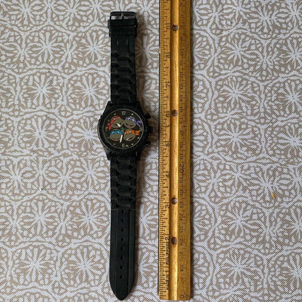 Teenage Mutant Ninja Turtles Sports Watch with Textured Black Silicone Band